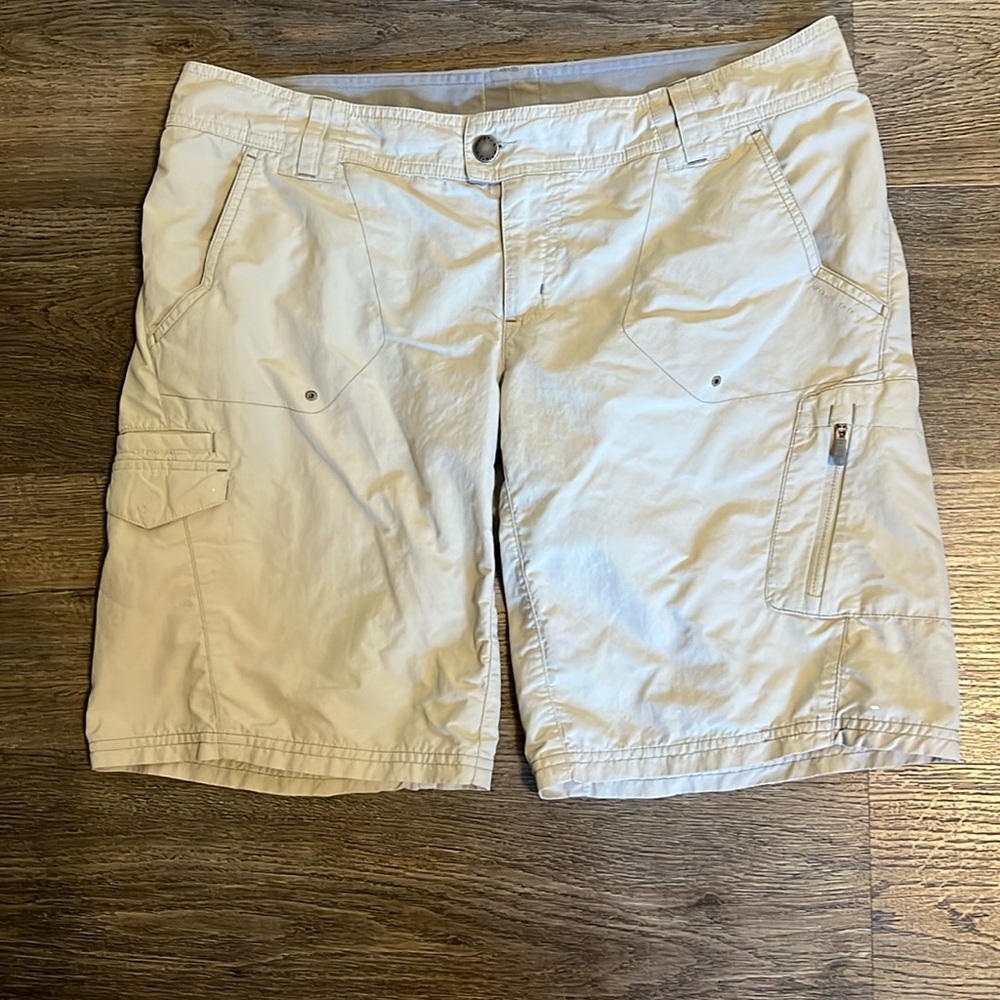 Columbia Titanium Women's Khaki Cargo Outdoor Shorts 10